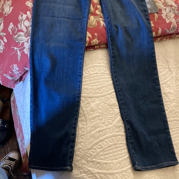 NYDJ bought on cyber Monday. Can’t return. Size large Marilyn pull on. - Picture 5 of 5